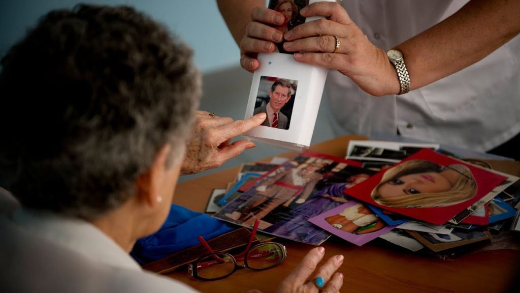 El impacto de la enfermedad de Alzheimer en la vida de artistas hispanos
